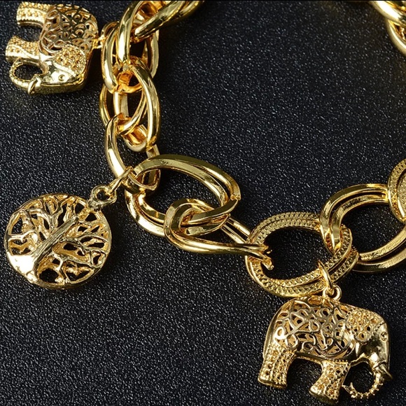 SOLD ON Ⓜ️ Stylish elephant charm bracelet - Picture 3 of 5